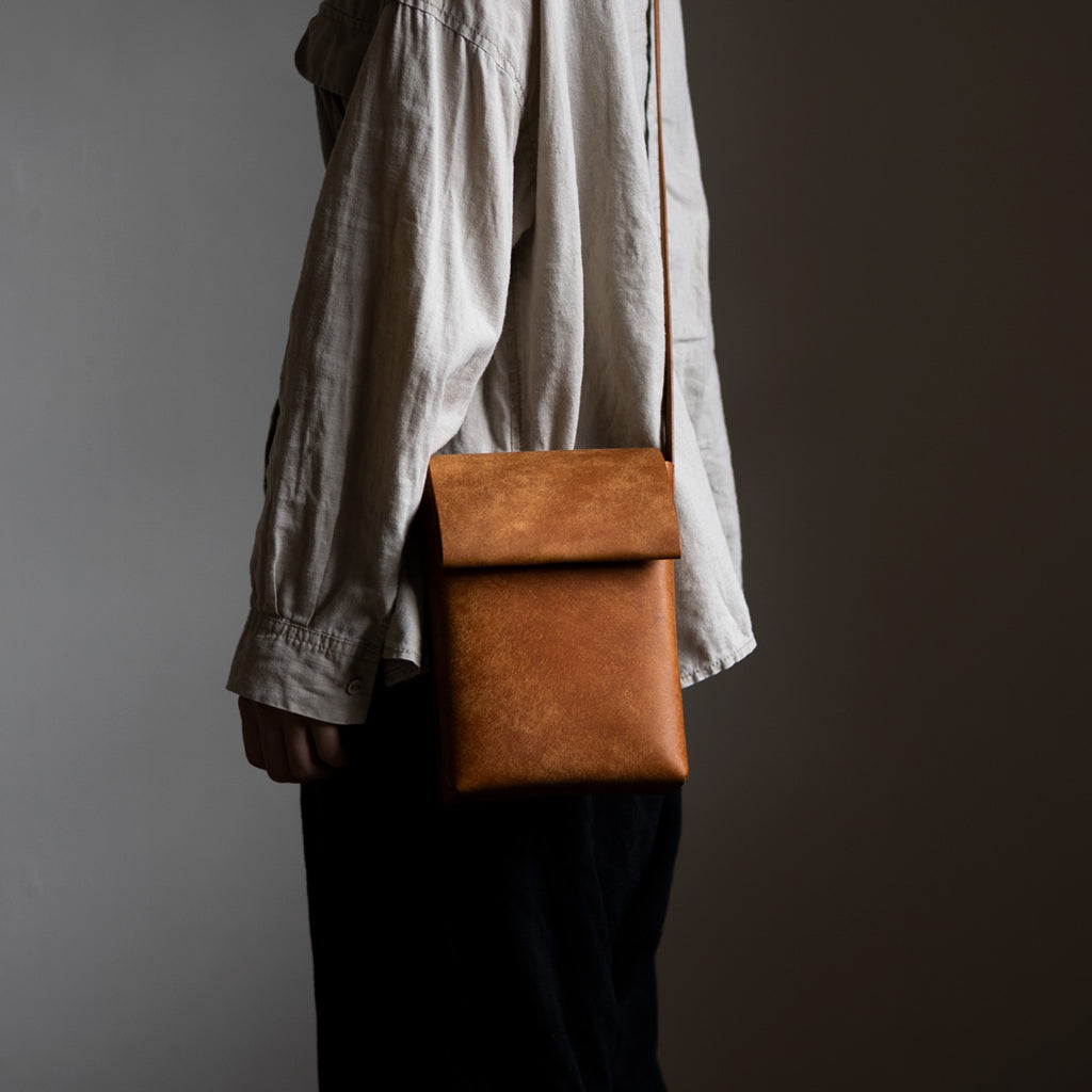 kkショルダーバッグキャメル、正面画像