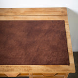 tmデスクマットダークブラウン、机に置いたイメージ